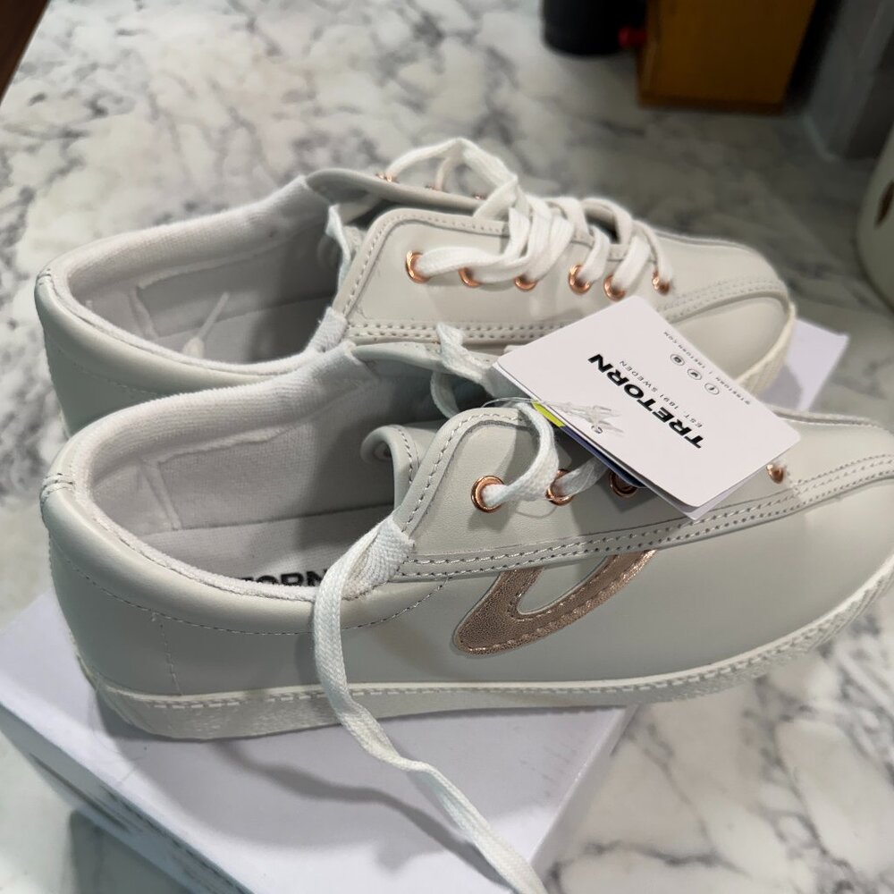 NEW!  White & Rose Gold Tretorn Nylite Leather Shoes for Sale!  Size 8.5.